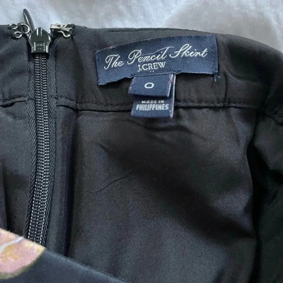 🔥HOST PICK🔥 J Crew Pencil skirt navy and floral - Picture 7 of 7